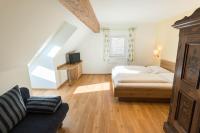 Łóżko lub łóżka w pokoju w obiekcie Hotel Weissenstein