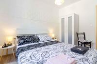 Posteľ alebo postele v izbe v ubytovaní Apartments in Dramalj 39504