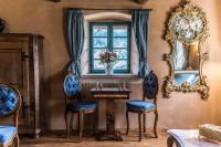 Posezení v ubytování RESORT KOVÁRNA - Frýdštejn - stylové ubytování, luxusní wellness, zážitková restaurace