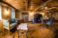 Posezení v ubytování RESORT KOVÁRNA - Frýdštejn - stylové ubytování, luxusní wellness, zážitková restaurace