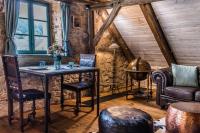 Posezení v ubytování RESORT KOVÁRNA - Frýdštejn - stylové ubytování, luxusní wellness, zážitková restaurace