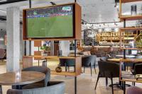 TV a/nebo společenská místnost v ubytování Konvin Hotel by Reykjavik Keflavik Airport