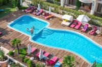 Bazén v ubytování Harmony Suites Saint Vlas nebo v jeho okolí