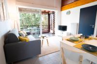 Telewizja i/lub zestaw kina domowego w obiekcie Chaleureux appartement à 500m de l’océan et 150m du Golf Moliets-Plage