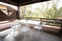 Balkon lub taras w obiekcie Chaleureux appartement à 500m de l’océan et 150m du Golf Moliets-Plage