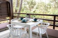 Balkon lub taras w obiekcie Chaleureux appartement à 500m de l’océan et 150m du Golf Moliets-Plage