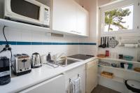 Kuchnia lub aneks kuchenny w obiekcie Chaleureux appartement à 500m de l’océan et 150m du Golf Moliets-Plage