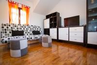 Televízia a/alebo spoločenská miestnosť v ubytovaní Apartment Kika