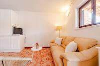 TV a/nebo společenská místnost v ubytování Seaside Holiday Home Vinka
