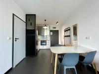 Kuchyňa alebo kuchynka v ubytovaní HomeStay Apartment with Parking