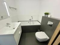 Kúpeľňa v ubytovaní HomeStay Apartment with Parking