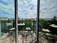 Balkón alebo terasa v ubytovaní HomeStay Apartment with Parking