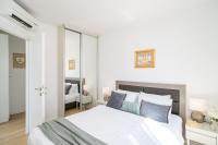 Postel nebo postele na pokoji v ubytování Crown Apartments - Emerald 1 BD