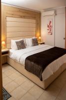 Posteľ alebo postele v izbe v ubytovaní Seven Heaven Premium Suites