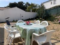 Plán poschodí v ubytovaní Maison 6 pers à 650m de la plage avec jardin clos, BBQ et Wi-Fi - FR-1-224A-53