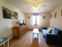 Televízia a/alebo spoločenská miestnosť v ubytovaní Spacieux T3 à Aix-les-Bains entre Ville et Lac avec Balcon et Wi-Fi ! - FR-1-555-62
