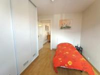 Posteľ alebo postele v izbe v ubytovaní Spacieux T3 à Aix-les-Bains entre Ville et Lac avec Balcon et Wi-Fi ! - FR-1-555-62
