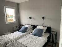 Posteľ alebo postele v izbe v ubytovaní Charmant T2 à Cabourg, proche centre et plage, calme, loggia, ascenseur, animaux acceptés - FR-1-487-337
