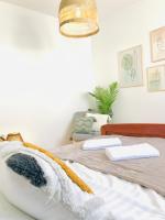 Postel nebo postele na pokoji v ubytování Apartmani-Okrug Gornji-Ciovo