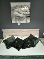 Posteľ alebo postele v izbe v ubytovaní Avra Rooms