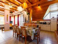 Kuchyňa alebo kuchynka v ubytovaní Holiday Home Szabo by Interhome