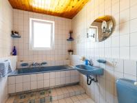Kúpeľňa v ubytovaní Holiday Home Szabo by Interhome
