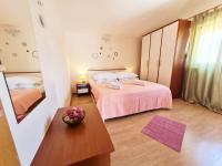 Postel nebo postele na pokoji v ubytování Rooms and Apartments Porat