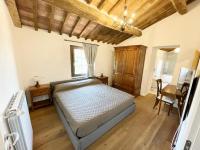 A bed or beds in a room at Villa Podere Del Grasso