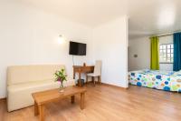 TV a/nebo společenská místnost v ubytování Hotel Azul Praia
