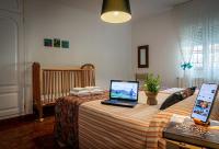 TV a/nebo společenská místnost v ubytování Entreacebedas rural&vacaciones, alojamientos con jardín PRIVADO Piscina GRATIS en Julio