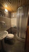 A bathroom at Ozkan Otel