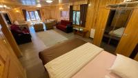 A seating area at Ozkan Otel