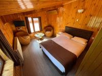 A bed or beds in a room at Ozkan Otel