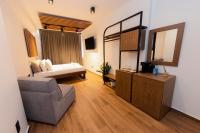 Plán poschodí v ubytovaní Centrally Stylish Suite by Acropolis