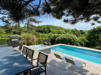 Bazén v ubytovaní Superbe maison avec piscine et jacuzzi dans les dunes alebo v jeho blízkosti