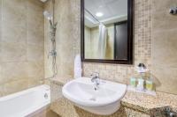 Koupelna v ubytování Coastal 2BR at Sky Gardens DIFC by Deluxe Holiday Homes