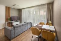 Televízia a/alebo spoločenská miestnosť v ubytovaní Spa Residence Carbona Onyx Deluxe Apartman