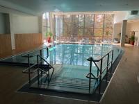 Bazén v ubytování Hotel Villa Golf Cihelny nebo v jeho okolí