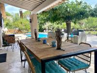 Patio alebo iná vonkajšia časť ubytovania Villa Petit Paradis - Gigaro