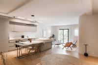 Posedenie v ubytovaní Marvelous 2BR Apartments with balcony by UPSTREET