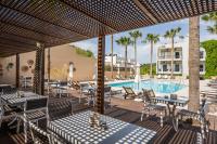 Bazén v ubytovaní Sea View Hotel & Apartments alebo v jeho blízkosti