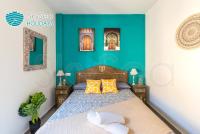 A bed or beds in a room at SkySea Holidays CITY CENTER SUITES
