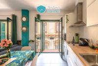 A kitchen or kitchenette at SkySea Holidays CITY CENTER SUITES