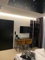 Televízia a/alebo spoločenská miestnosť v ubytovaní Axel Baltic Jacuzzi & Sauna ADULTS ONLY