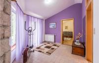 a room with purple walls and a hallway with a table at Awesome Home In Vinjani Donji With 5 Bedrooms, Wifi And Outdoor Swimming Pool in Bilopavlovići