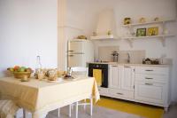 A kitchen or kitchenette at Masseria Bianca di Puglia