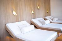 Łóżko lub łóżka w pokoju w obiekcie Hotel Weissenstein