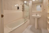 A bathroom at Two Bedrooms Leonor Davalos 2