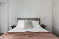 Posteľ alebo postele v izbe v ubytovaní Marvelous 2BR Apartments with balcony by UPSTREET