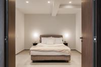 Posteľ alebo postele v izbe v ubytovaní Marvelous 2BR Apartments with balcony by UPSTREET